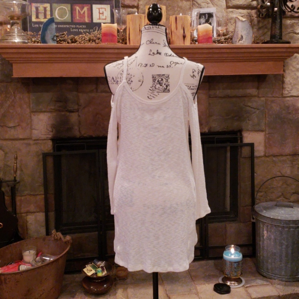 Cold Shoulder Tunic - Picture 4 of 7